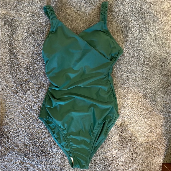 Women’s one pieces bathing suit - Picture 1 of 2